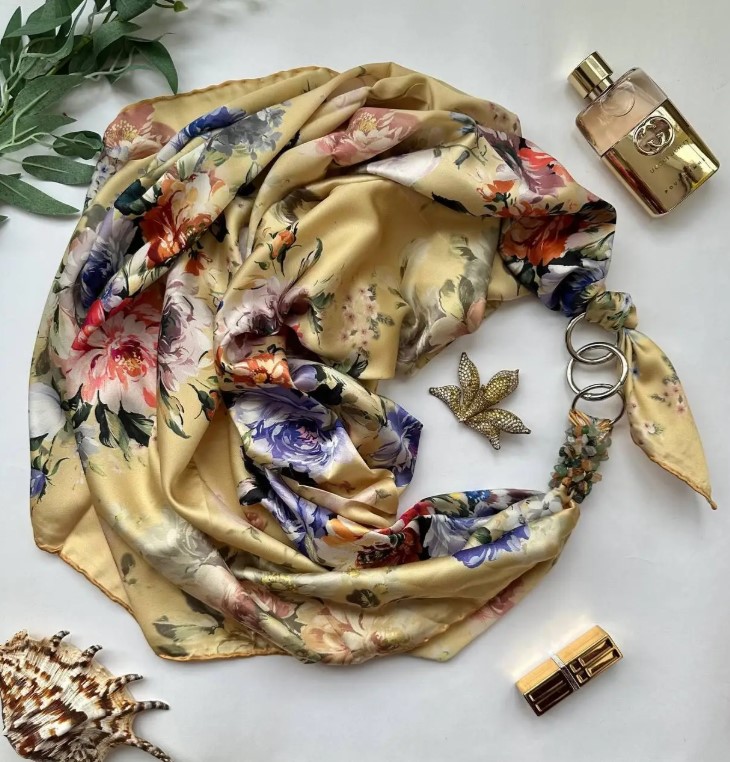 Картинка Дизайнерська шовкова хустка My Scarf "Золотий сад" 90 на 90 см